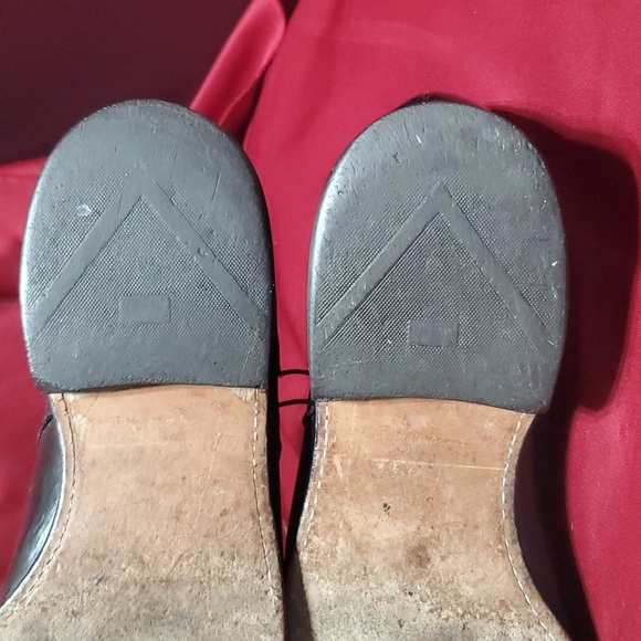 Allen edmonds Sanford black leather perforated cap toe oxfords - Picture 7 of 9